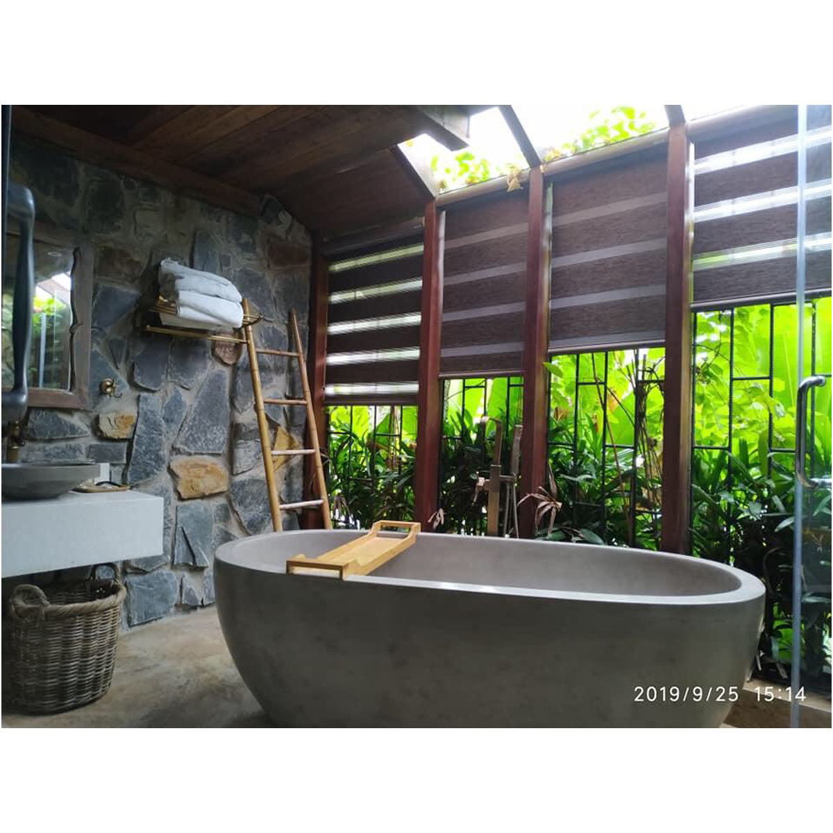 Oval bathtub 2